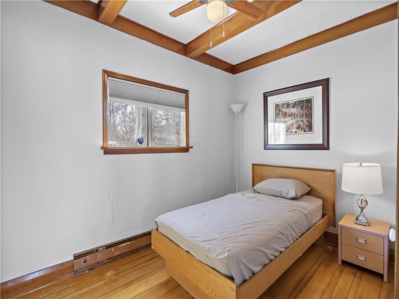 Cozy Lakefront Cottage Pefferlaw Cottage Rental DI38125