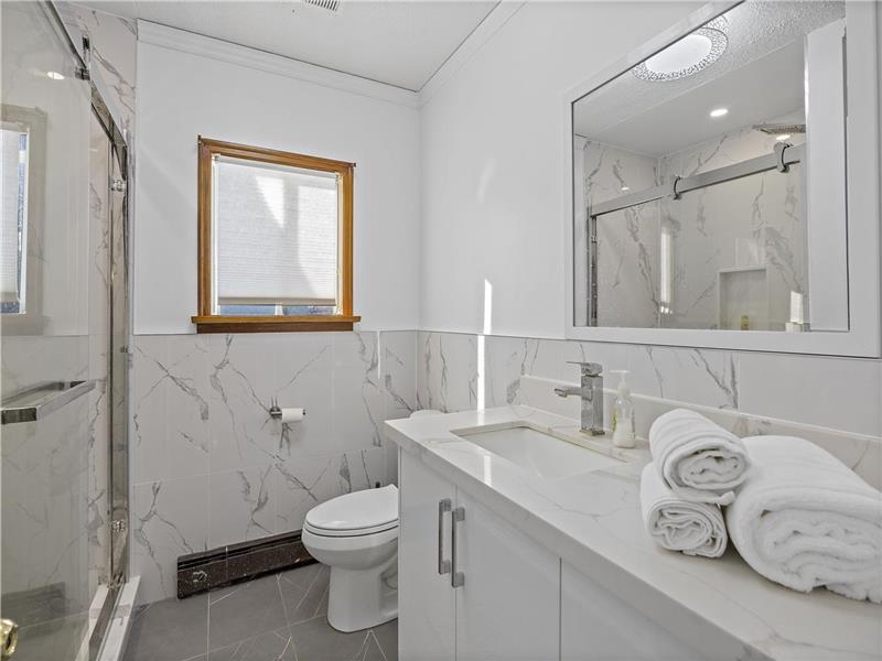 Cozy Lakefront Cottage Pefferlaw Cottage Rental DI38125