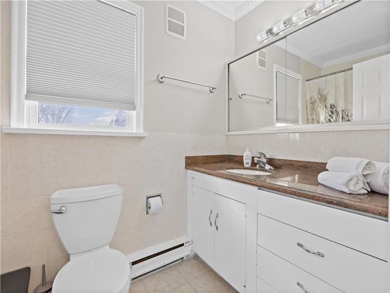 Cozy Lakefront Cottage Pefferlaw Cottage Rental DI38125