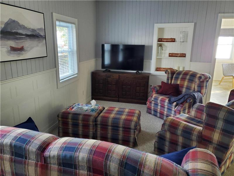 Round Lake Beach House Killaloe Cottage Rental GL38168
