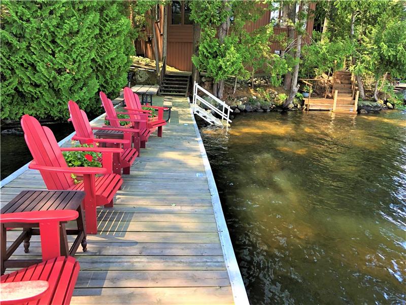 On Lake Gravenhurst Cottage Rental DI38183 CottagesInCanada