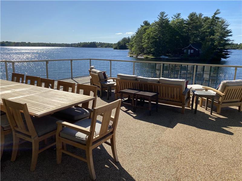 On Lake Gravenhurst Cottage Rental DI38183 CottagesInCanada