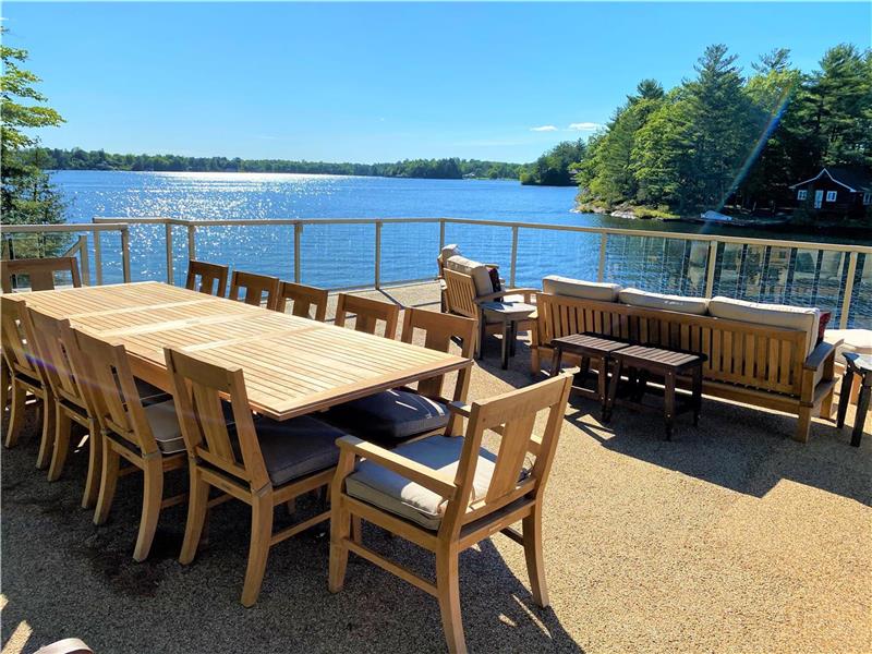 On Lake Gravenhurst Cottage Rental DI38183 CottagesInCanada