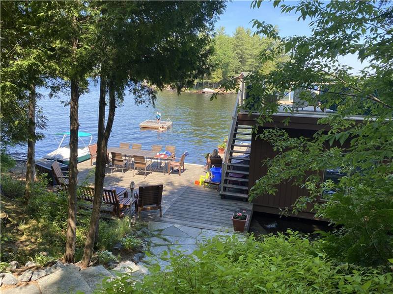 On Lake Gravenhurst Cottage Rental DI38183 CottagesInCanada