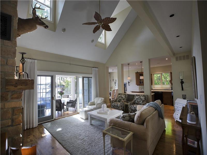 Bobcaygeon Waterfront Home*Pigeon Bobcaygeon Cottage Rental GL