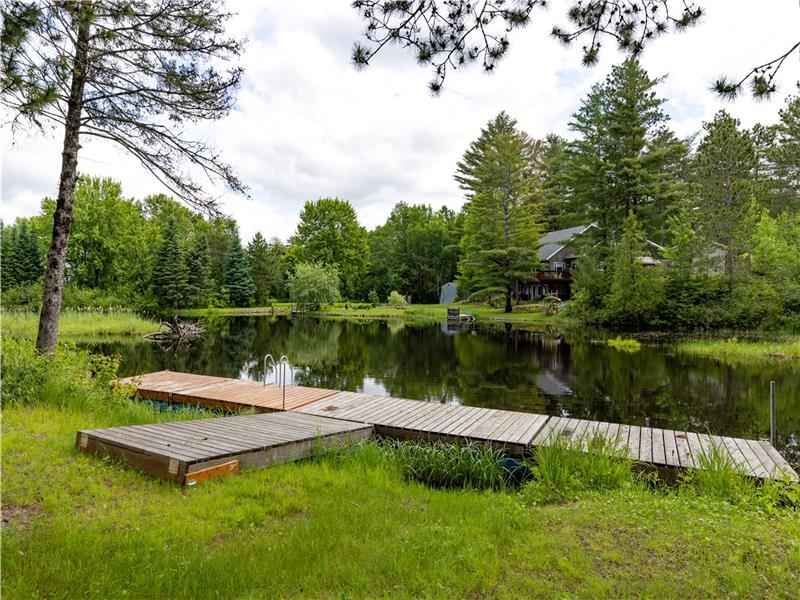 Stunning Waterfront Retreat! Round Lake Centre Cottage Rental GL