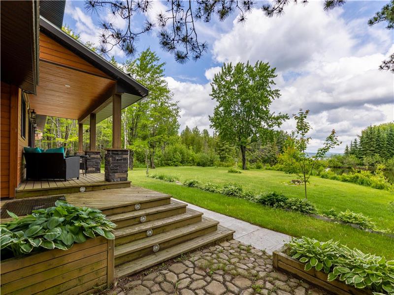 Stunning Waterfront Retreat! Round Lake Centre Cottage Rental GL