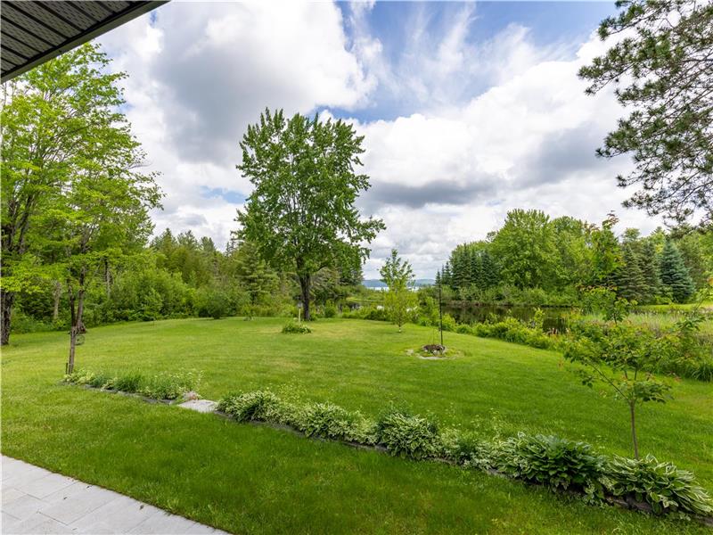 Stunning Waterfront Retreat! Round Lake Centre Cottage Rental GL