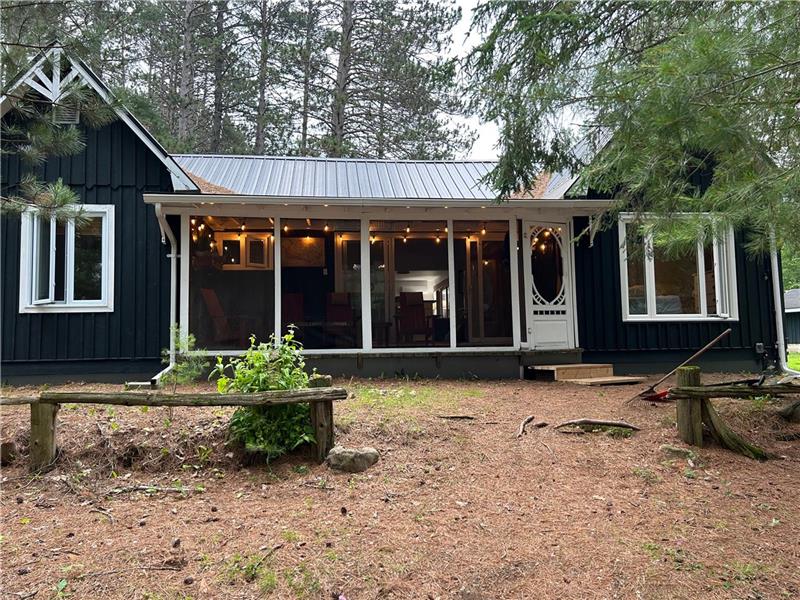 Pine Forest Cottage, Bancroft, Bancroft Cottage Rental DI38331