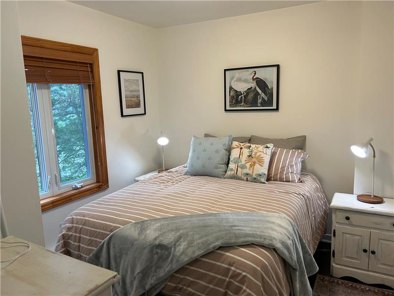 Pine Forest Cottage, Bancroft, Bancroft Cottage Rental DI38331