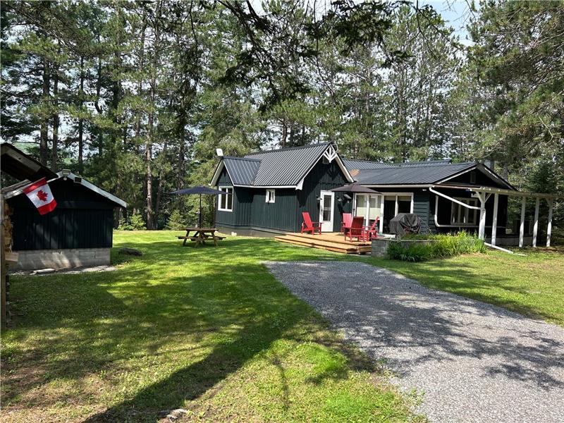 Pine Forest Cottage, Bancroft, Bancroft Cottage Rental DI38331