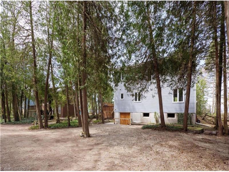 LAKEFRONT The Blue Beach House Kincardine Cottage Rental DI38342