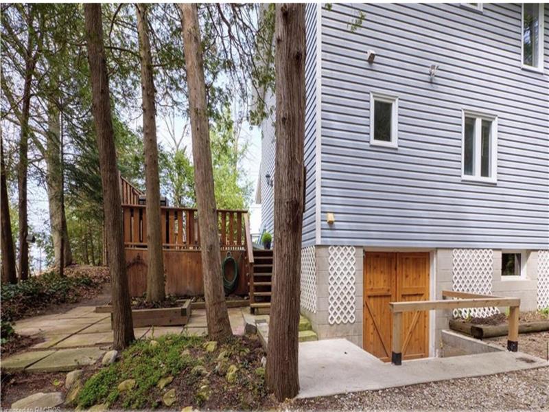 LAKEFRONT The Blue Beach House Kincardine Cottage Rental DI38342