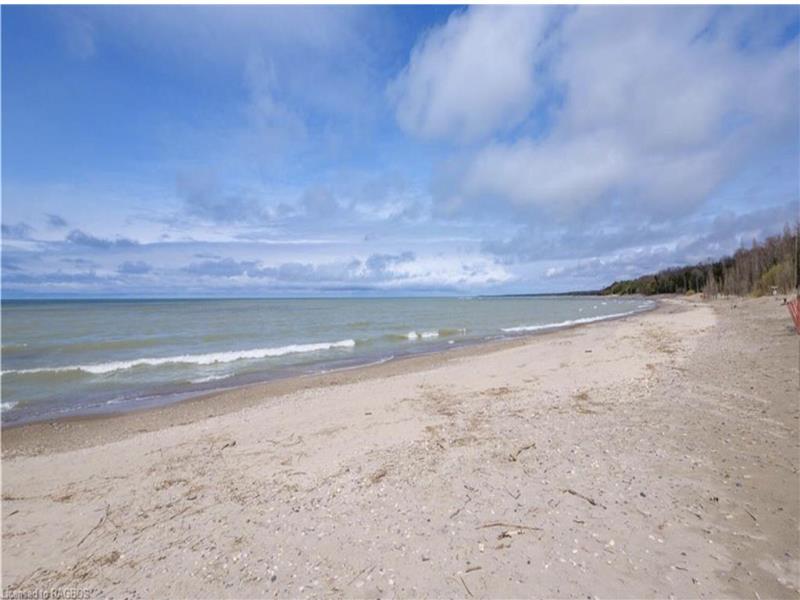 LAKEFRONT The Blue Beach House Kincardine Cottage Rental DI38342