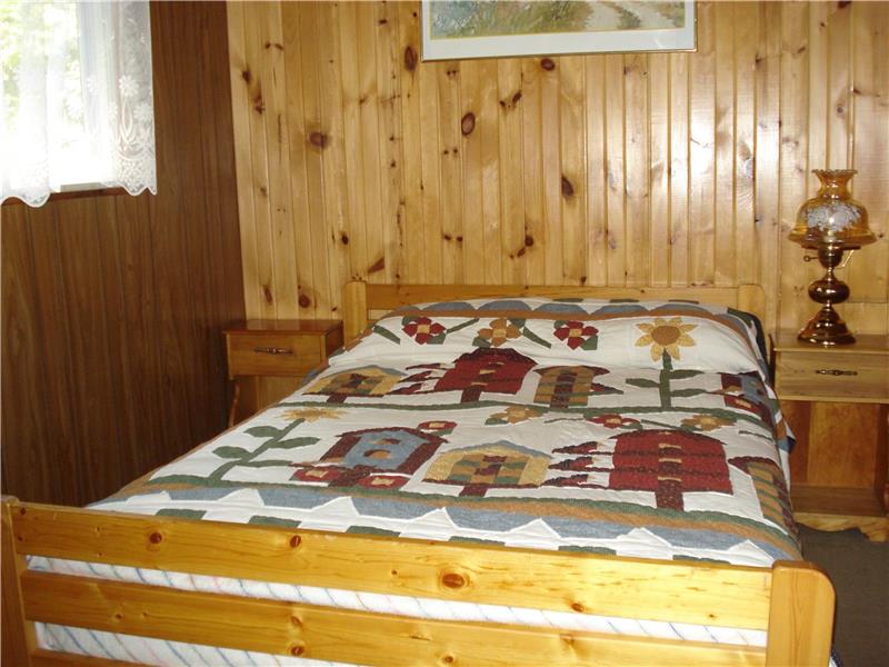 Cozy quaint lakefront cottage with Collingwood Cottage Rental GL