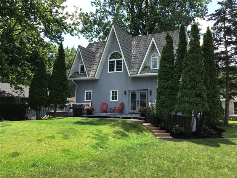 The Beach House Turkey Point Cottage Rental DI38400 CottagesInCanada