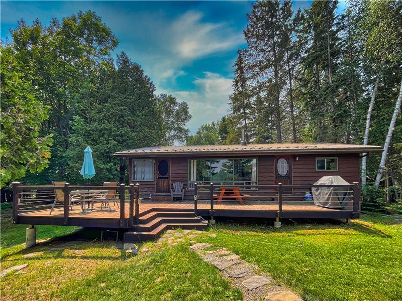 Pristine waterfront cottage on Restoule Cottage Rental PL38424