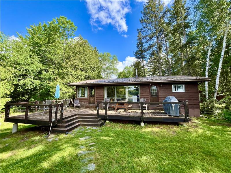 Pristine waterfront cottage on Restoule Cottage Rental PL38424