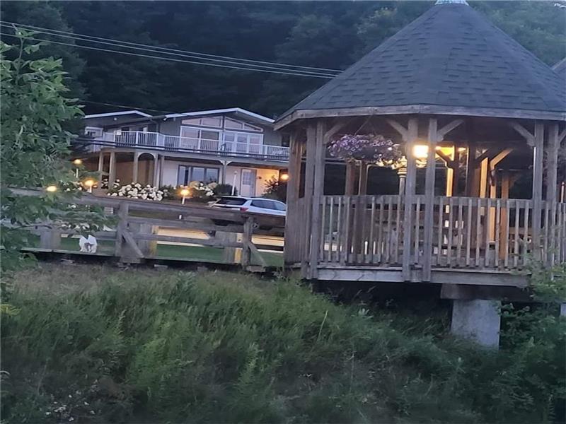 Karen's cottage on beautiful Lac LacSainteMarie Cottage Rental GL