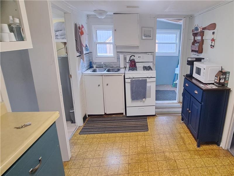 Rustic Cottage in Erieau Erieau Cottage Rental GL38643 CottagesInCanada