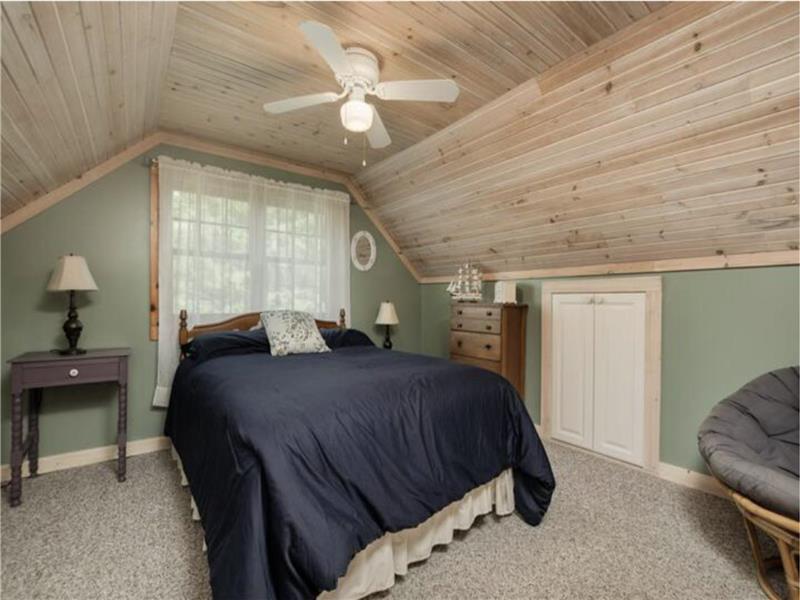 Peaceful private waterfront home Wolfe Island Cottage Rental GL