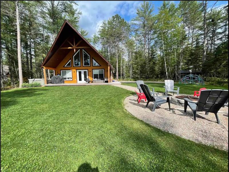 The Chutes Chalet 4 Season River FortCoulonge Cottage Rental GL