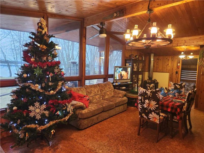 Sunset Lake Cottage Sebright Cottage Rental DI38758 CottagesInCanada