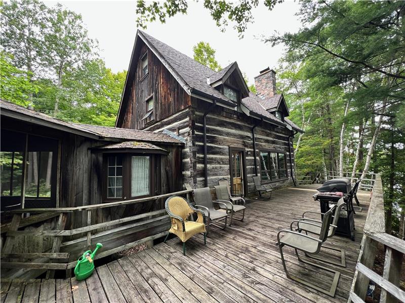 Waterfront Log Cottage 6 bedrooms Port Carling Cottage for Sale FS38779 CottagesInCanada