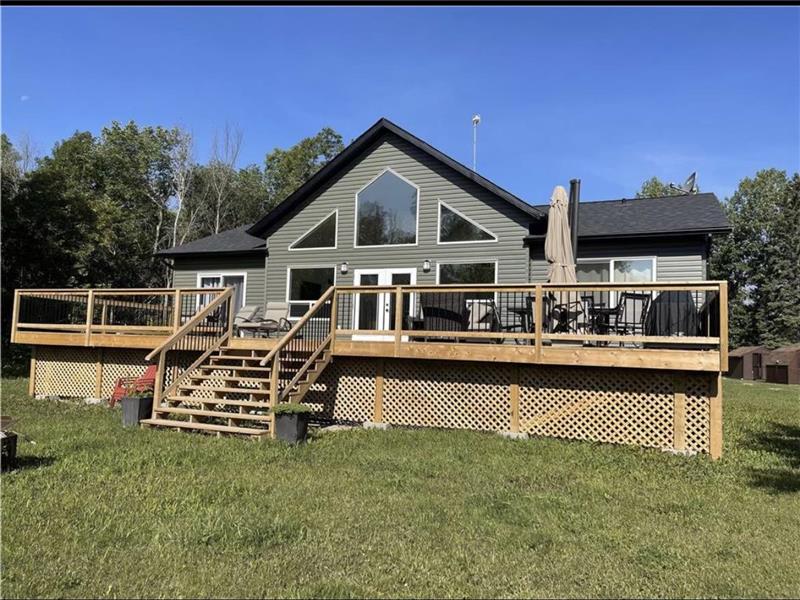 Lake Front Retreat, Gimli MB for Gimli Cottage Rental DI38798