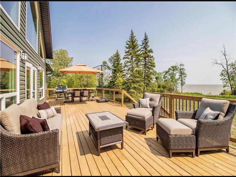 Lake Front Retreat, Gimli MB for Gimli Cottage Rental DI38798