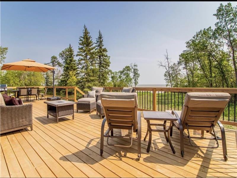 Lake Front Retreat, Gimli MB for Gimli Cottage Rental DI38798