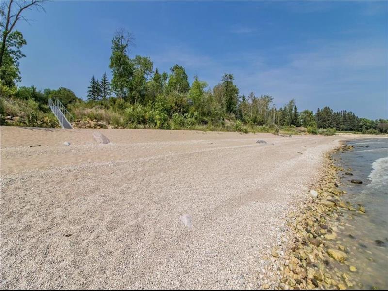 Lake Front Retreat, Gimli MB for Gimli Cottage Rental DI38798