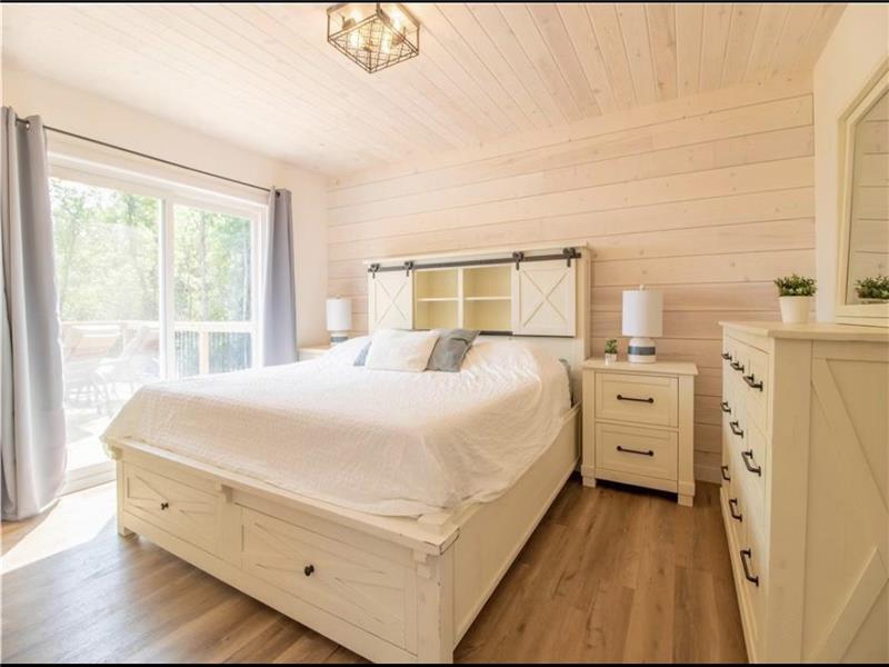 Lake Front Retreat, Gimli MB for Gimli Cottage Rental DI38798