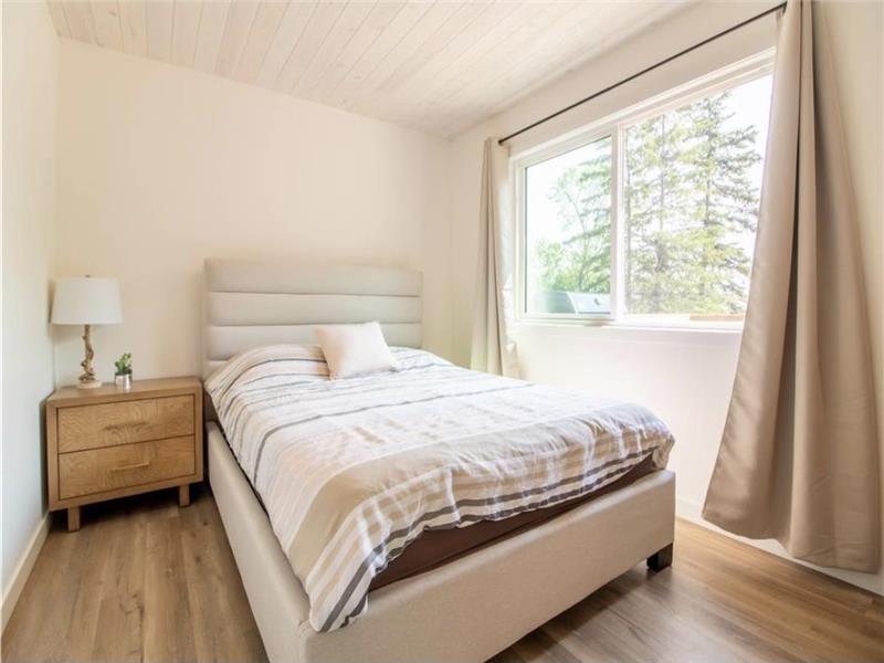 Lake Front Retreat, Gimli MB for Gimli Cottage Rental DI38798