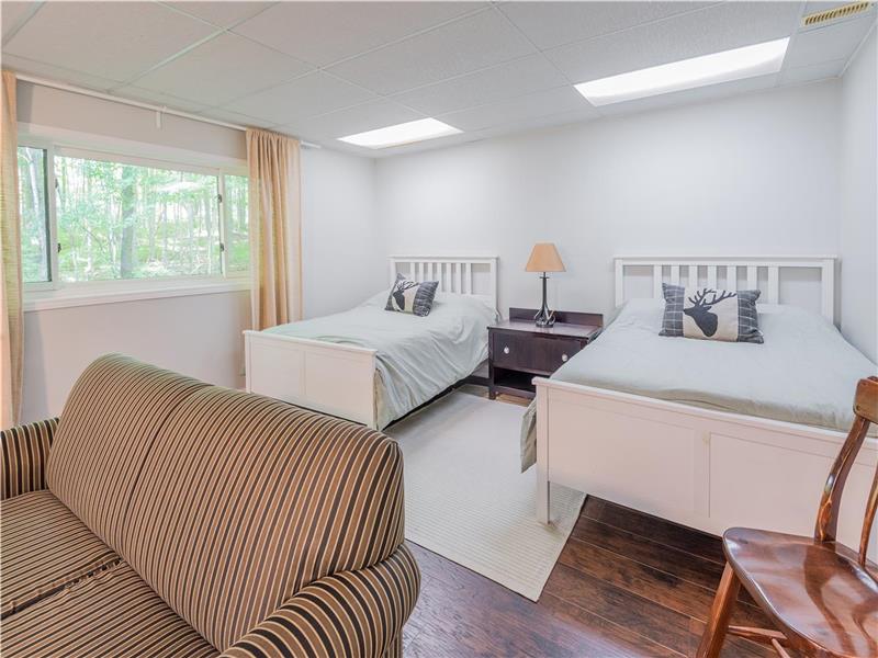 Indoor heated pool, Games Room, Bobcaygeon Cottage Rental DI38949 CottagesInCanada