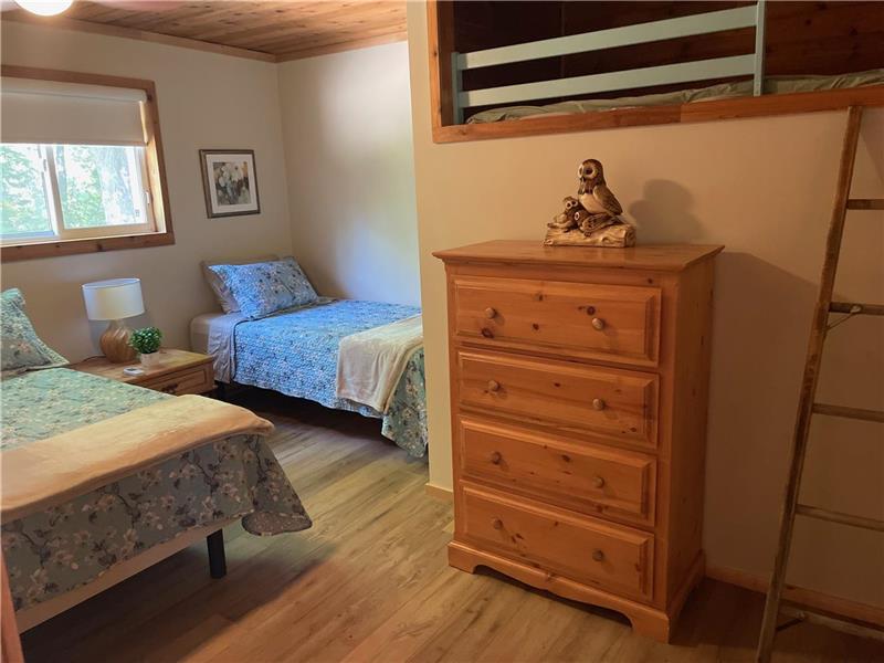 Boomerang Cottage on Ruth Lake near Powassan Cottage Rental DI