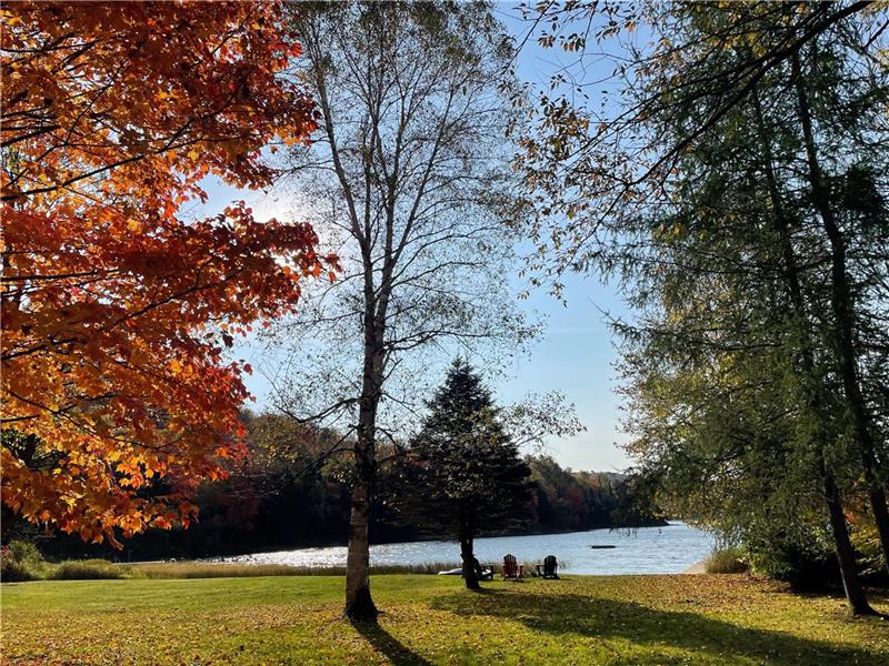 Boomerang Cottage on Ruth Lake near Powassan Cottage Rental DI