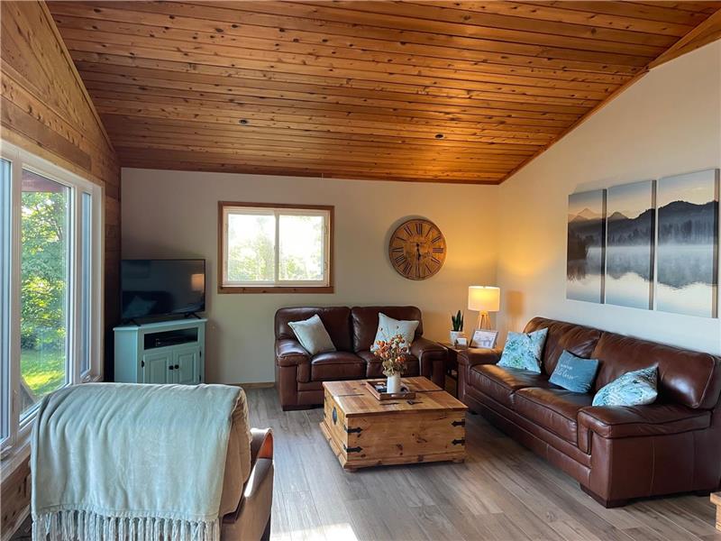 Boomerang Cottage on Ruth Lake near Powassan Cottage Rental DI