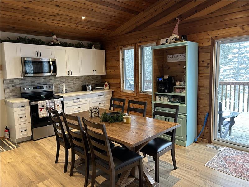 Boomerang Cottage on Ruth Lake near Powassan Cottage Rental DI