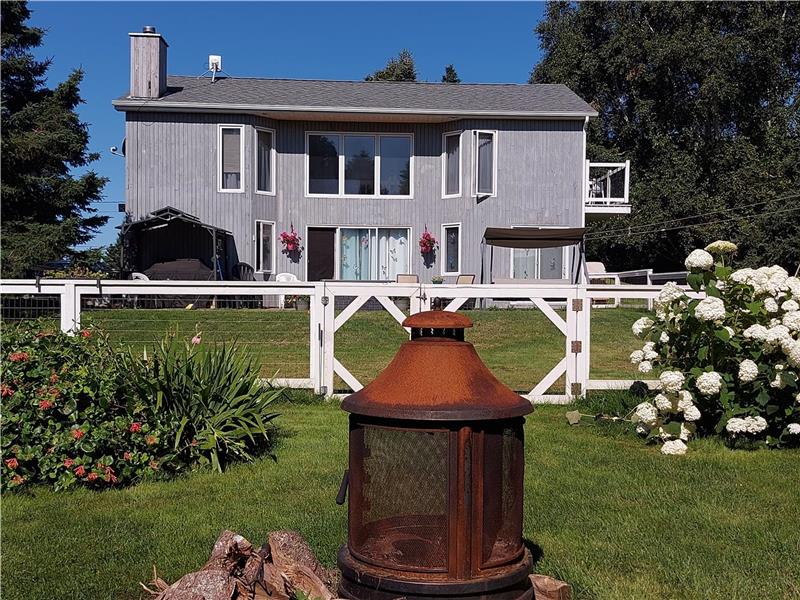 Beautiful waterfront home plus Bayfield Cottage for Sale FS38957