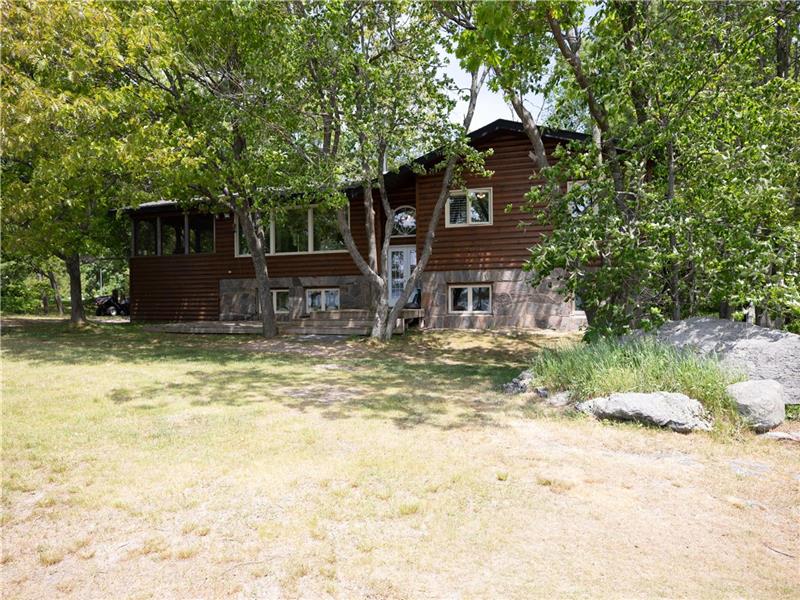 Waterfront 5+1 bdrm House in Parry Sound Cottage Rental DI38993