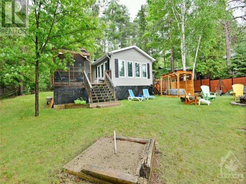 Holiday Lane Retreat on Mink Lake Eganville Cottage Rental GL38994