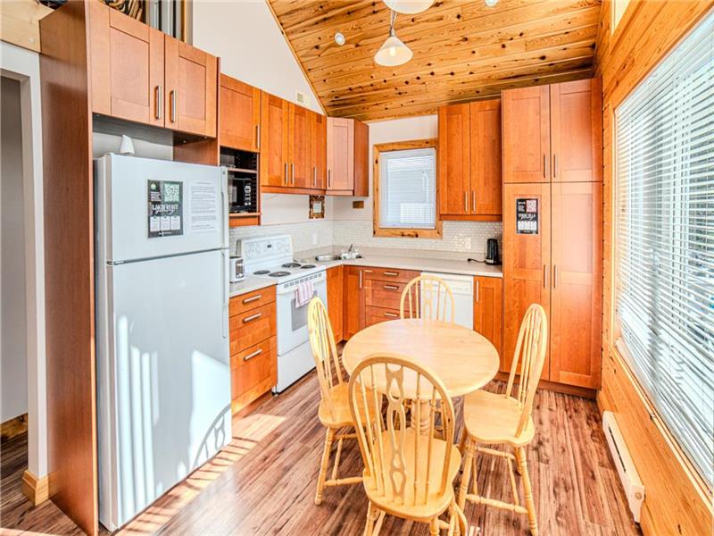 Muskoka 3bedroom chalet (Pier 100 Port Carling Cottage Rental DI