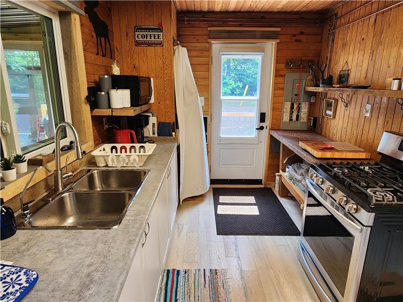 Northern Ontario Tilden Lake Marten River Cottage Rental DI39102 CottagesInCanada