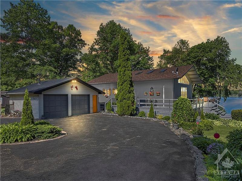 Sunset Cove Retreat Napanee Cottage Rental PL39107 CottagesInCanada