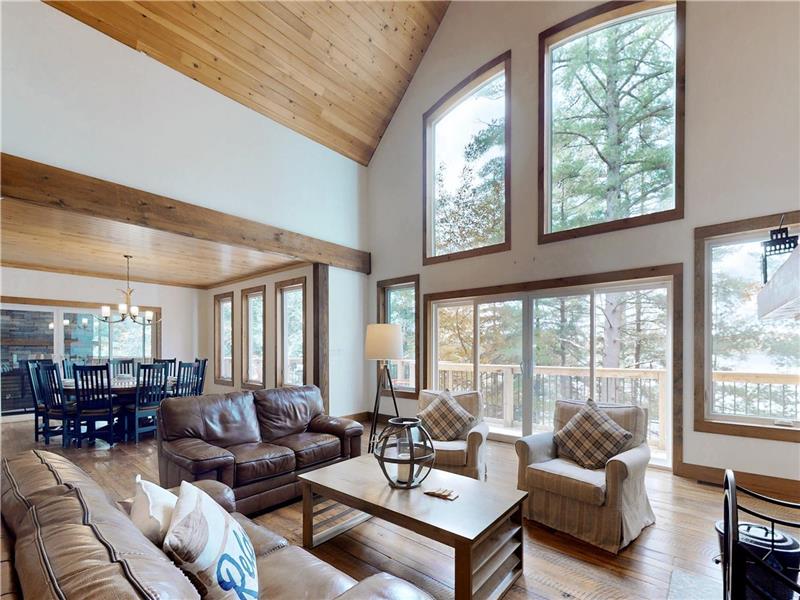 Luxury Waterfront Muskoka BIG Cottage Rental PL39120