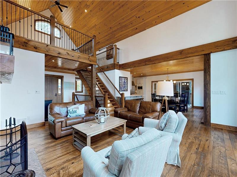 Luxury Waterfront Muskoka BIG Cottage Rental PL39120