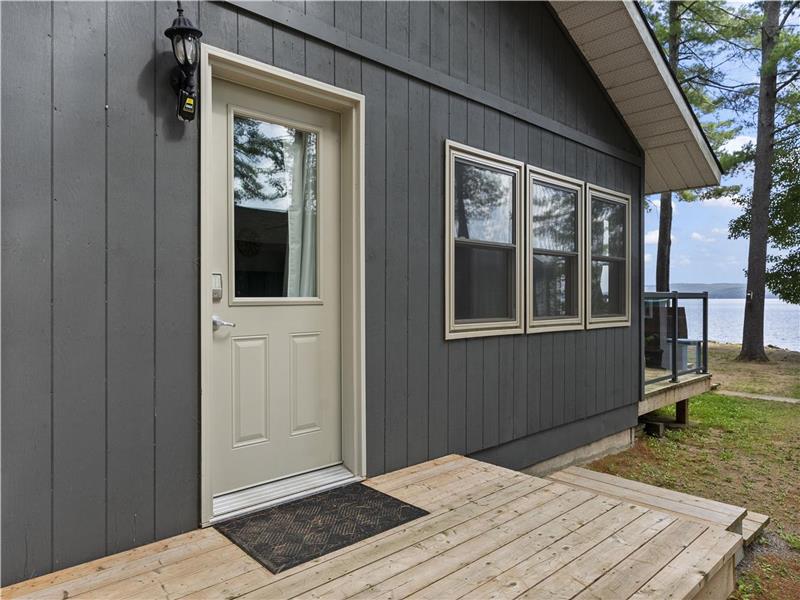 Whispering Pines Lakefront Haven Killaloe Cottage Rental PL39135