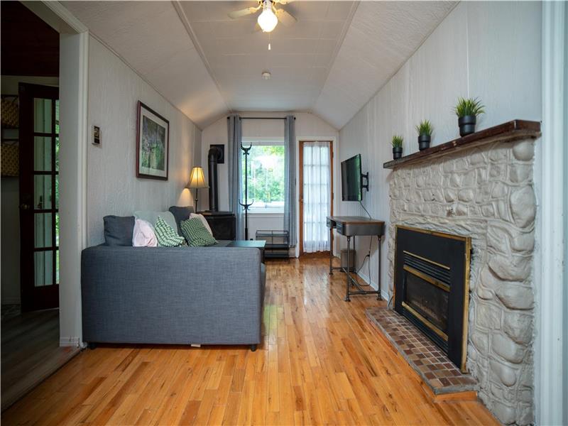 Sharbot Lake 3Bedroom Cottage 1 Kingston Cottage Rental DI39139 CottagesInCanada