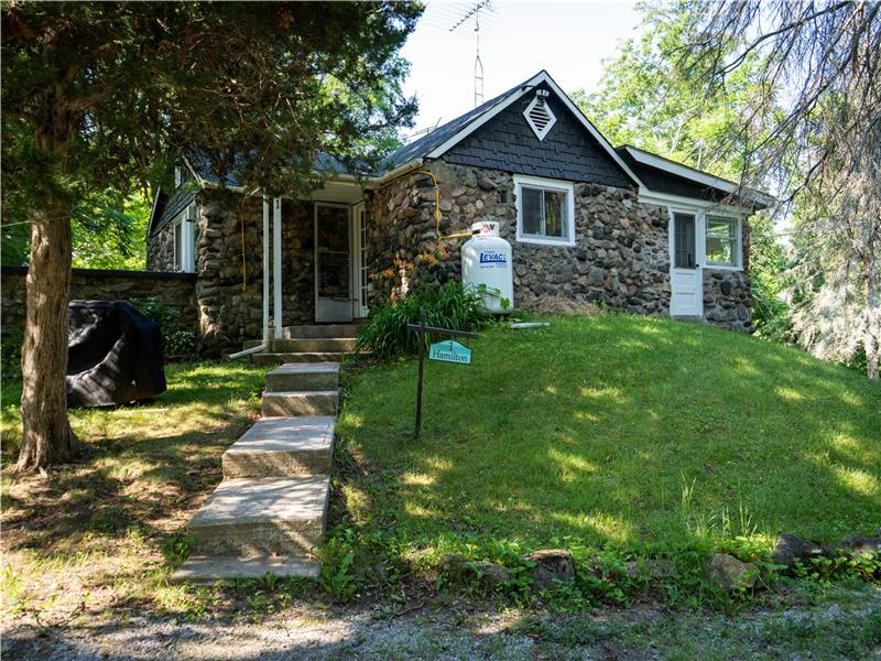 Sharbot Lake 3Bedroom Cottage 1 Kingston Cottage Rental DI39139 CottagesInCanada